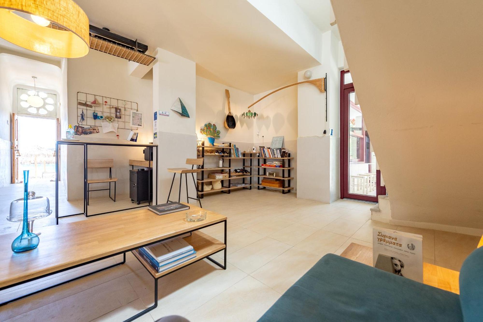 Emily Hotel Vari  Bagian luar foto
