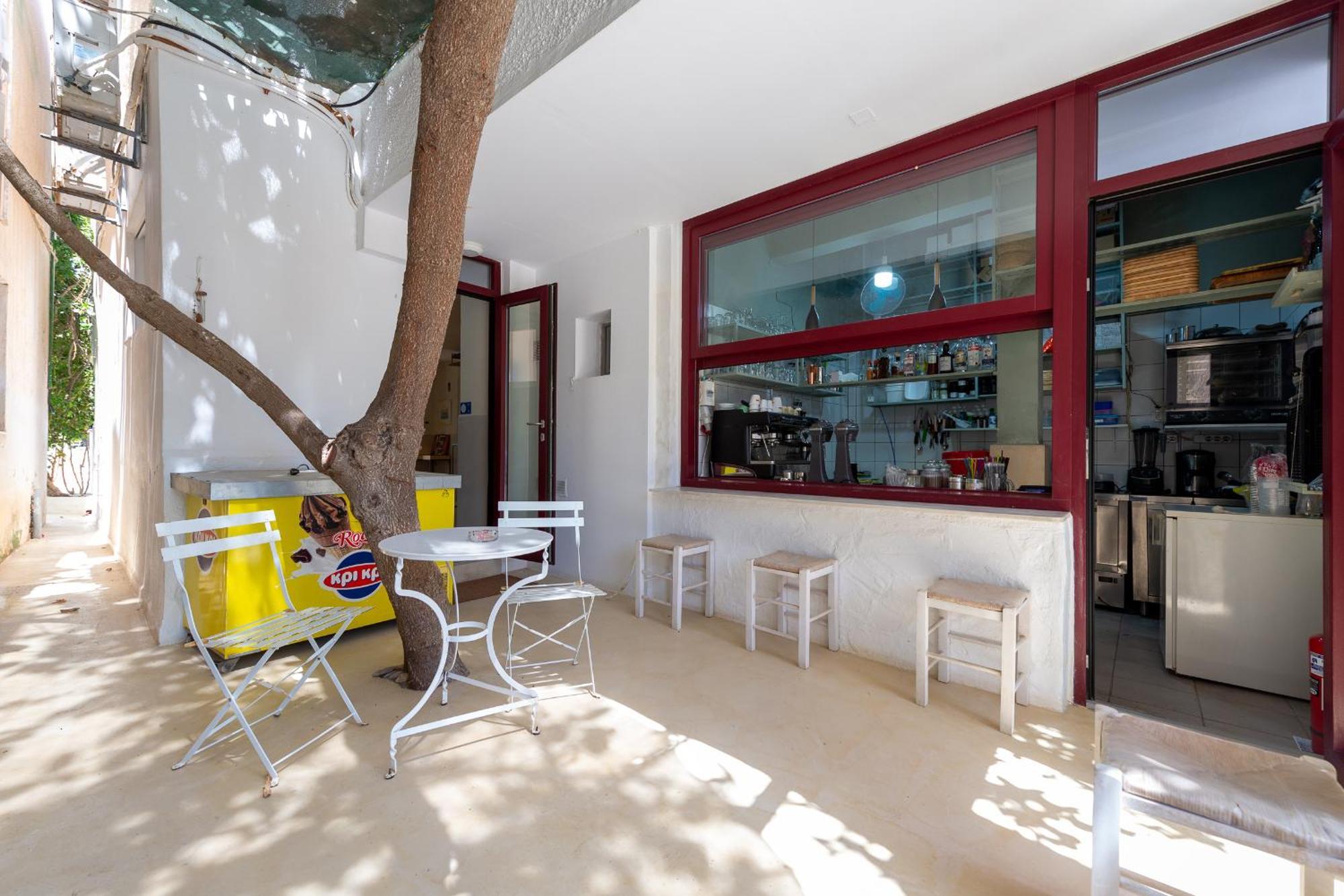 Emily Hotel Vari  Bagian luar foto