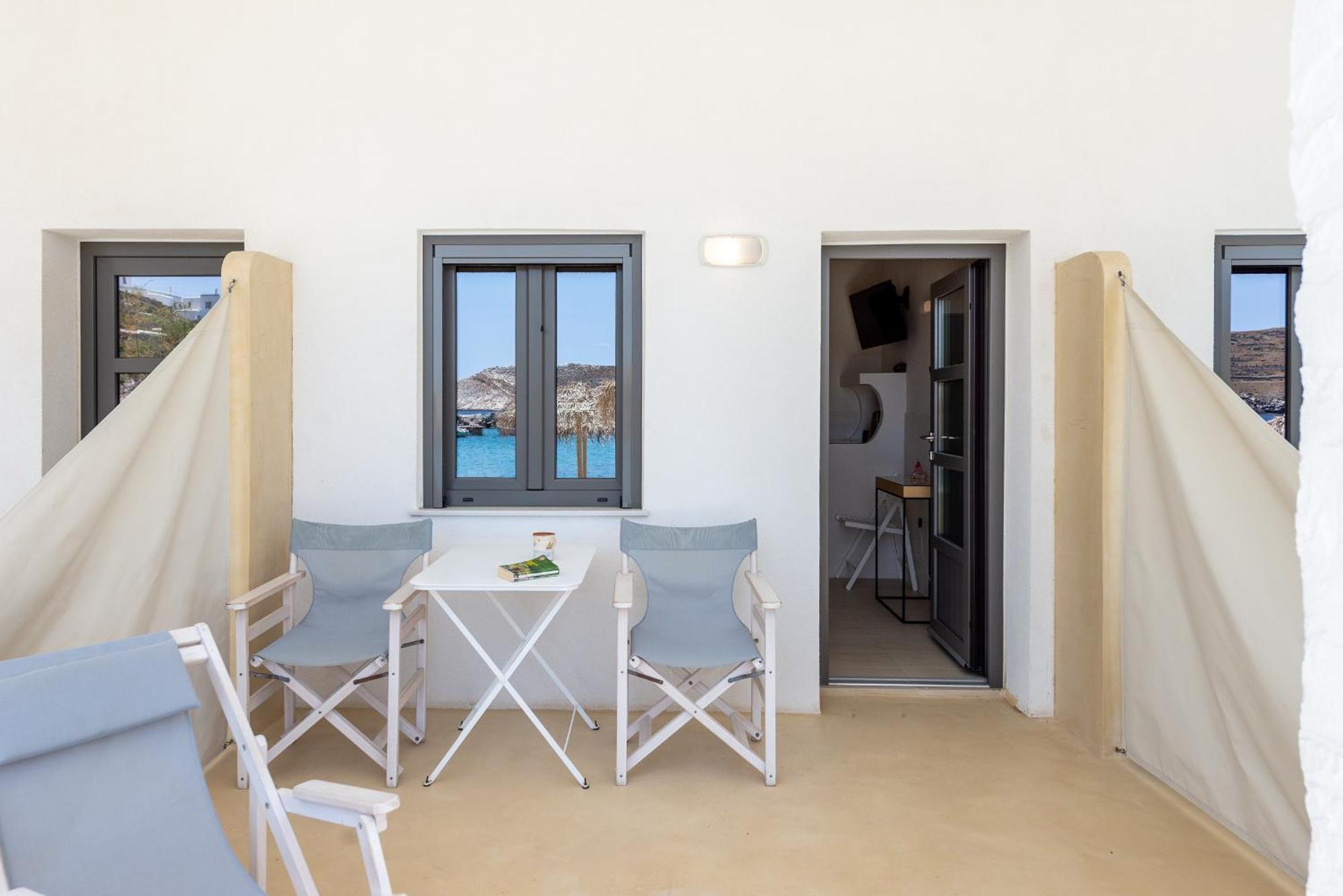 Emily Hotel Vari  Bagian luar foto