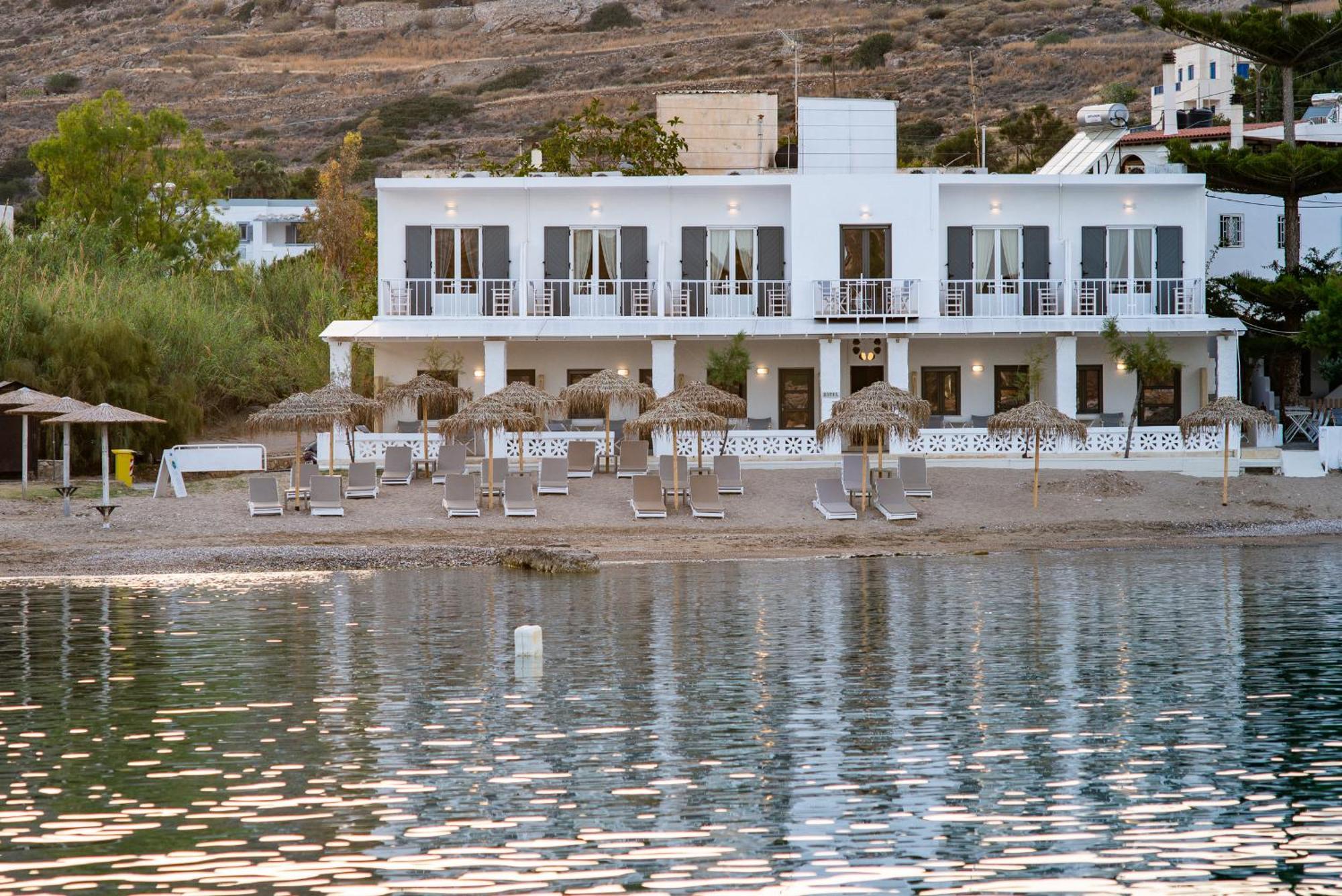 Emily Hotel Vari  Bagian luar foto