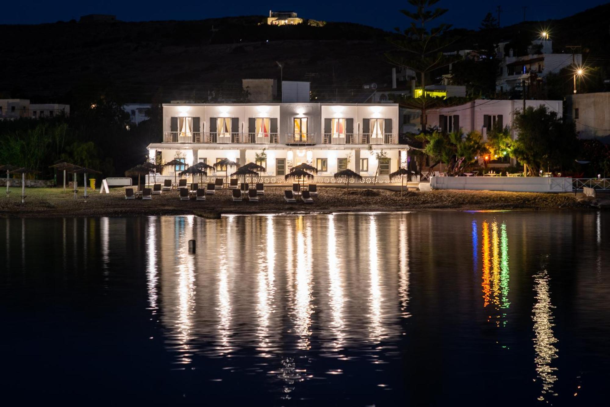 Emily Hotel Vari  Bagian luar foto